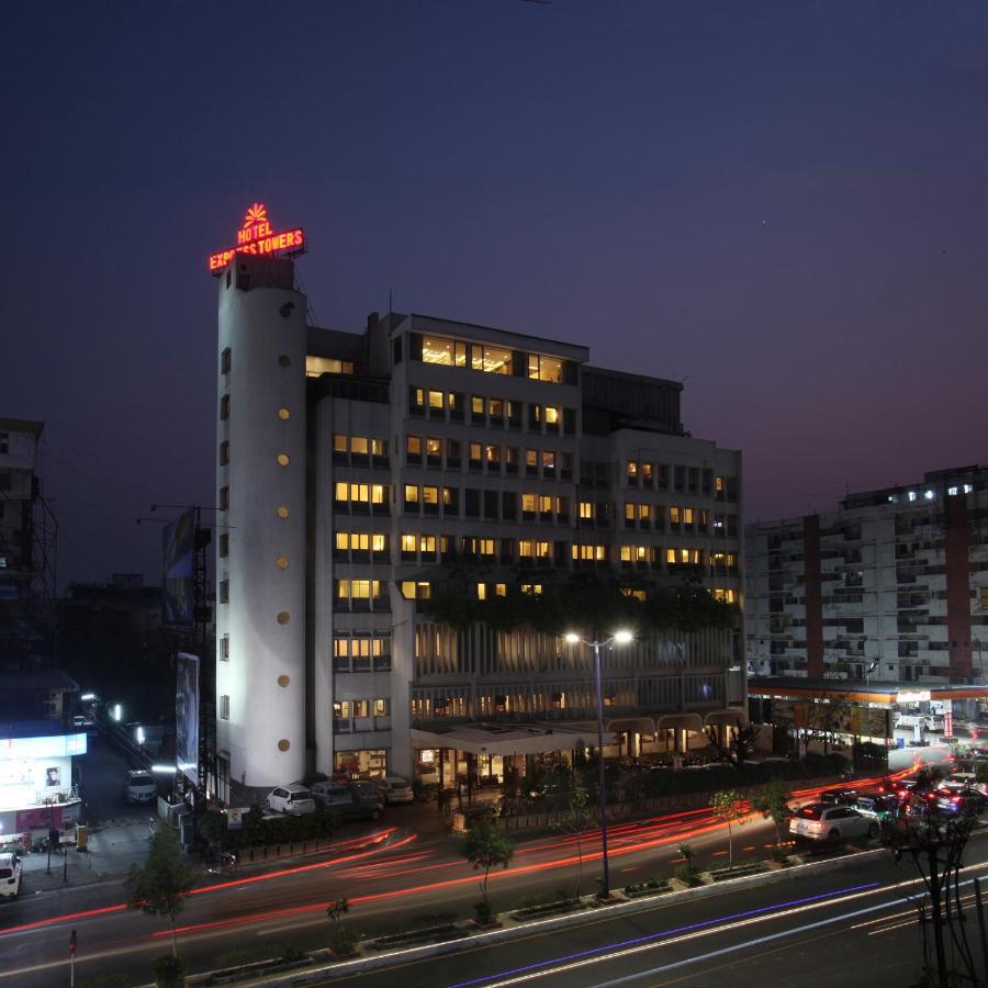 Hotel Express Towers Vadodara Buitenkant foto