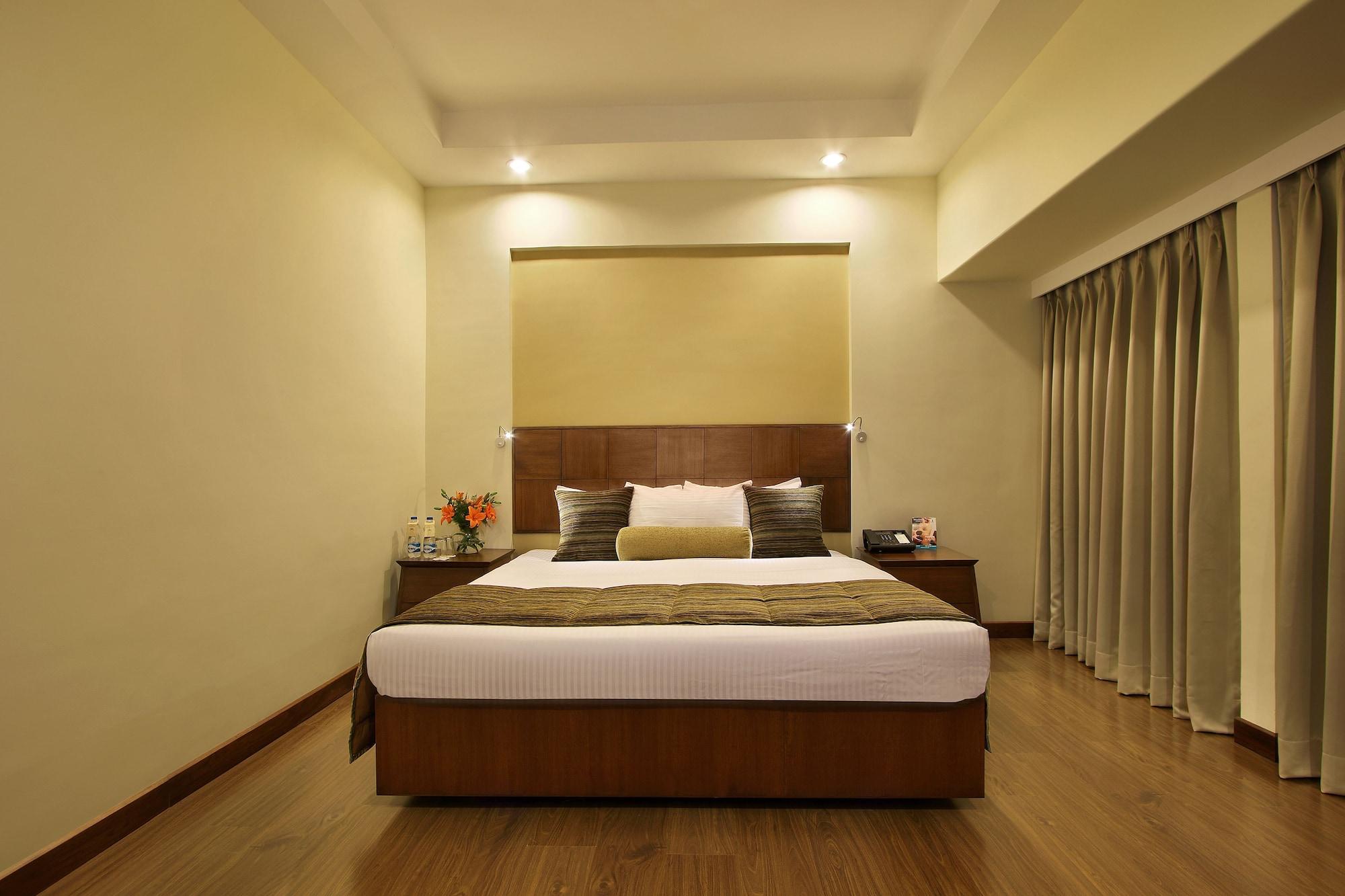 Hotel Express Towers Vadodara Buitenkant foto