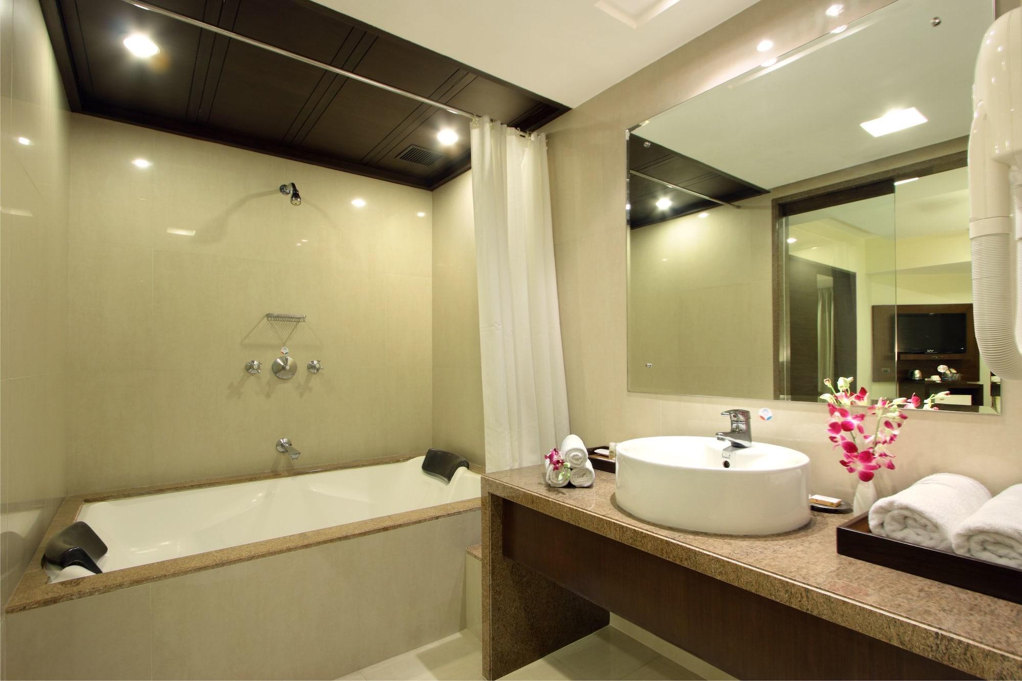 Hotel Express Towers Vadodara Buitenkant foto