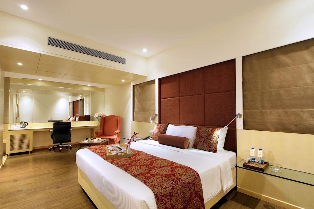 Hotel Express Towers Vadodara Buitenkant foto