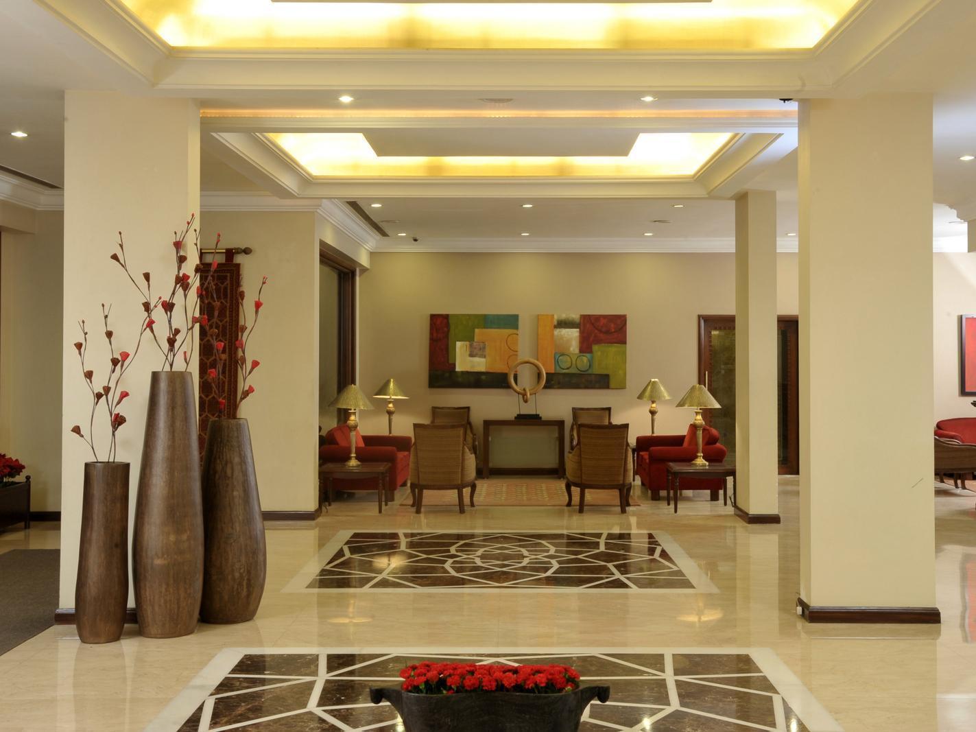 Hotel Express Towers Vadodara Buitenkant foto