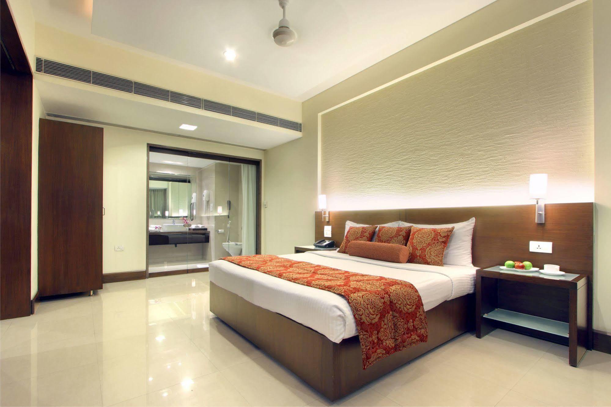 Hotel Express Towers Vadodara Buitenkant foto