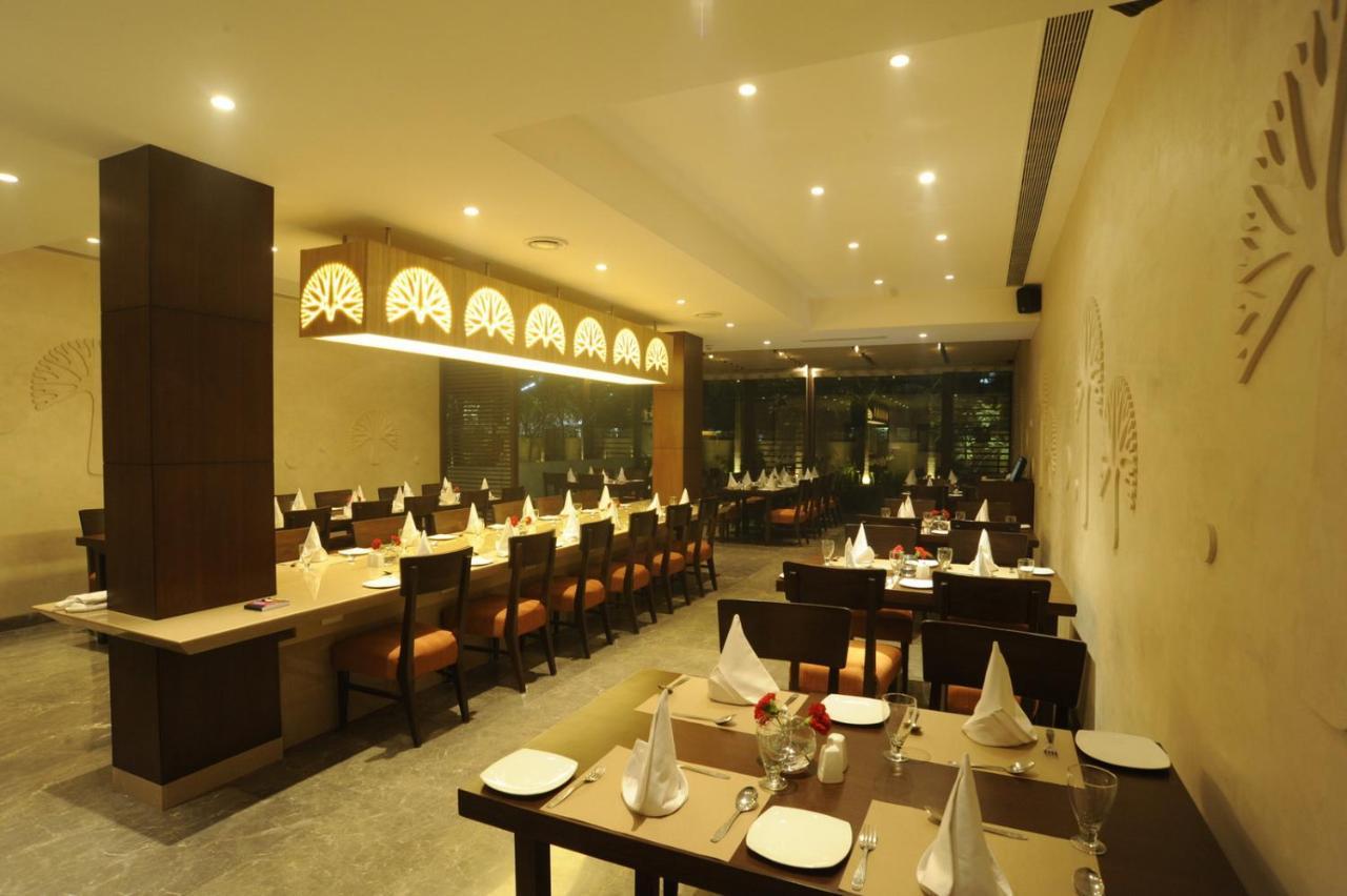 Hotel Express Towers Vadodara Buitenkant foto